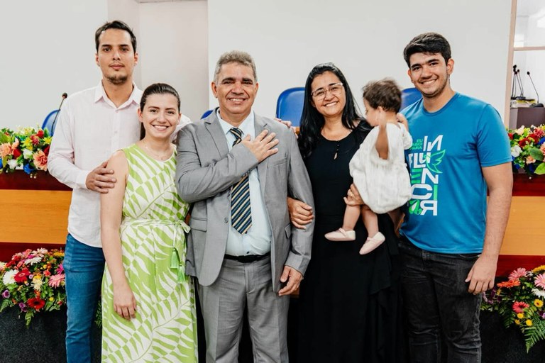 Ingrianny Regina - Filha  Alexandre Furtado - Genro Heloísa - Neta  Gustavo Lopes - Filho  Igor Gadiel - Filho